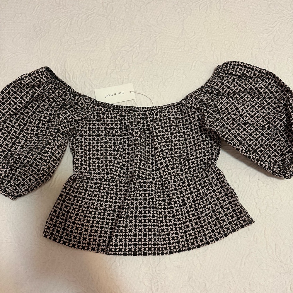 Sim & Sam. Crop top. Size small